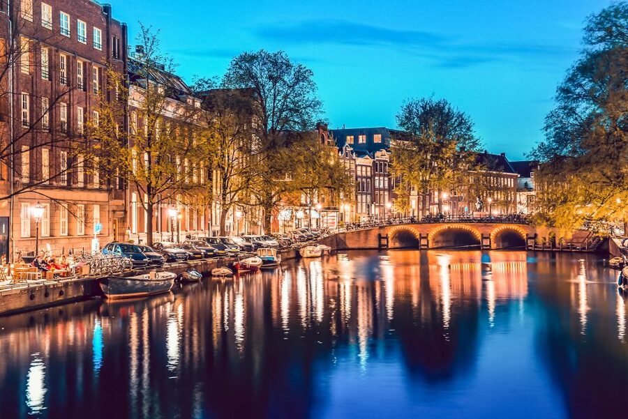 Amsterdam: Smoke and Lounge City Boat Cruise - The Amsterdam Light Festival option