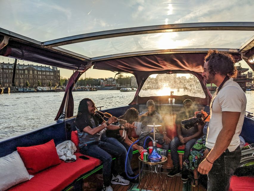 Amsterdam: Smoke and Lounge City Boat Cruise - From Central Station into the historic canal belt