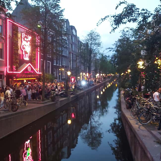 Amsterdam: Spanish Tour Unmasking the Redlight District - Zeedijk and Amsterdam’s port connections