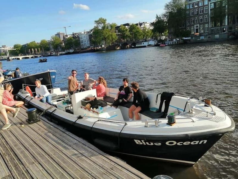 Amsterdam: The Bulldog Boat Smoke and Booze Cruise - Reaching the Amstel River