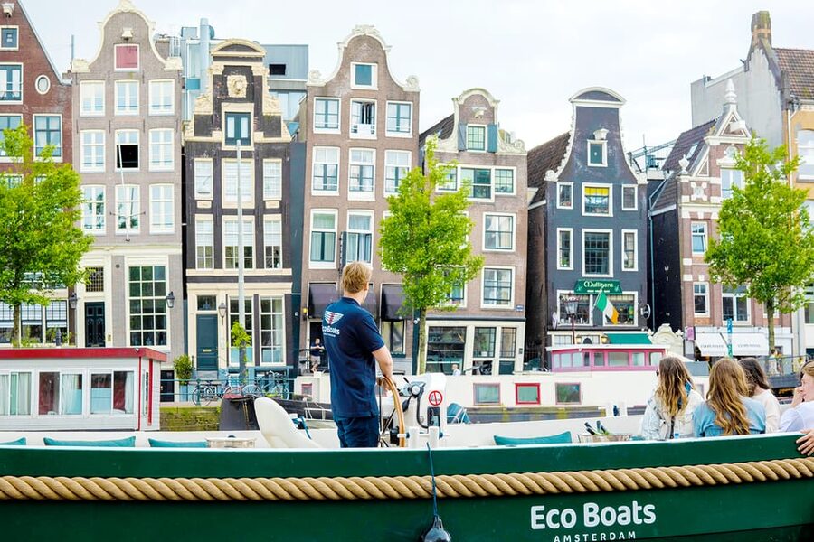 Amsterdam: The Newest Canal Cruise with Drink Option - Live commentary, digital help, and the guides