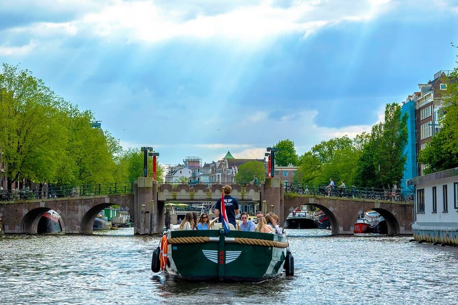 Amsterdam: The Newest Canal Cruise with Drink Option - Should you book it?