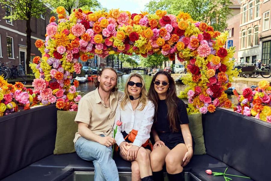 Amsterdam: The Original Flower Boat with Local Guide and Bar - What the Amsterdam Flower Boat is really like