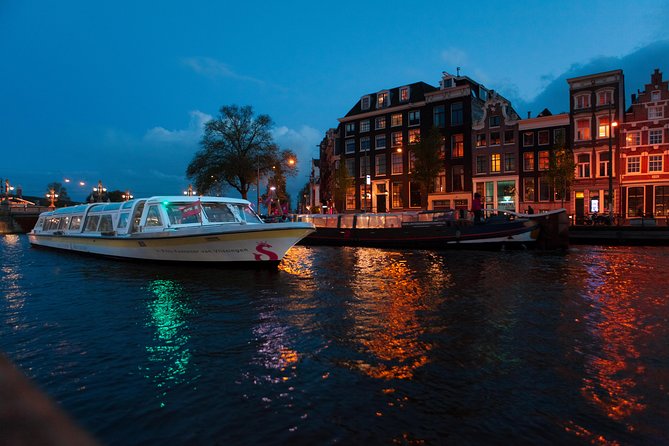 Amsterdam The Original Pizza Cruise with Unlimited Drinks - A canal dinner that begins near Damrak