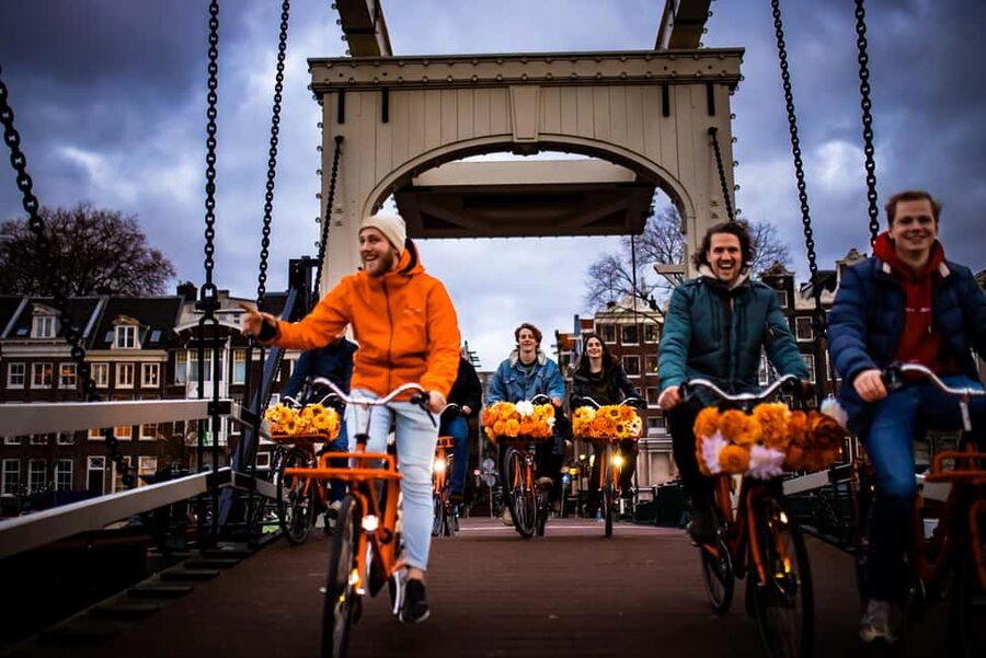Amsterdam: Top Highlights Guided Bike Tour EN/DE/ES/FR/IT/CN - What the guides add