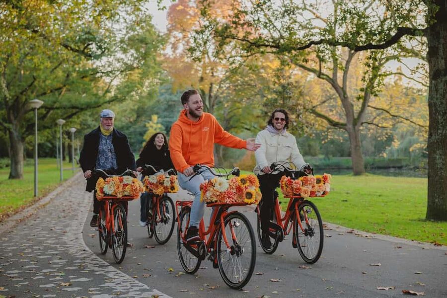 Amsterdam: Top Highlights Guided Bike Tour EN/DE/ES/FR/IT/CN - Starting near Central Station