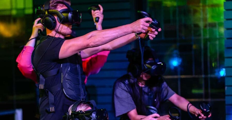 Amsterdam: Ultimate VR Experience: 60 minutes - Entering the 1,500-square-meter A’DAM VR park