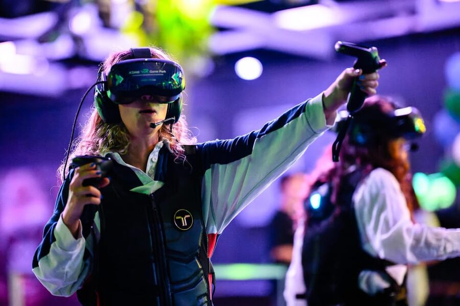 Amsterdam: Ultimate VR Experience: 60 minutes - Four tokens that add variety