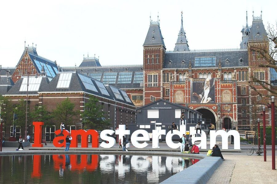 Amsterdam: Van Gogh Museum Masterpieces Tour up to 8 guests - From dark Dutch paintings to French color