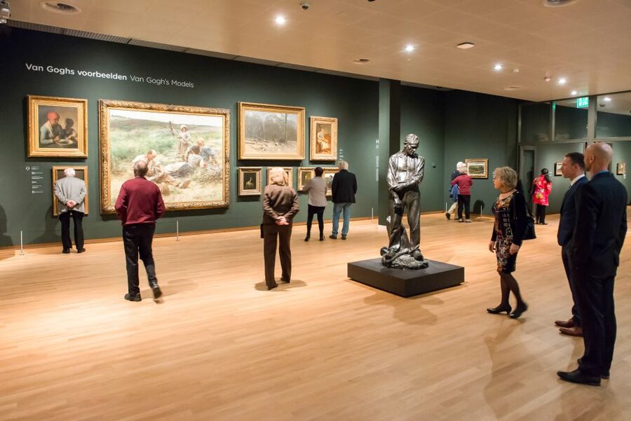 Amsterdam: Van Gogh Museum Ticket - Choosing the audio guide in 11 languages