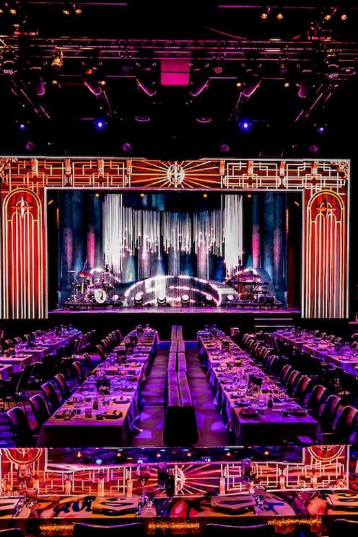 Amsterdam: VEGAS Dinner Show with 3-Course Sharing Menu - What happens during the show