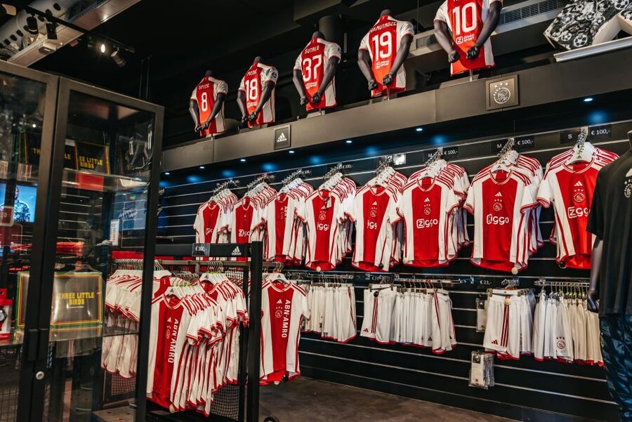 Amsterdam: VIP Johan Cruijff ArenA Tour with Drink and Scarf - The boardroom and Ajax decision-making