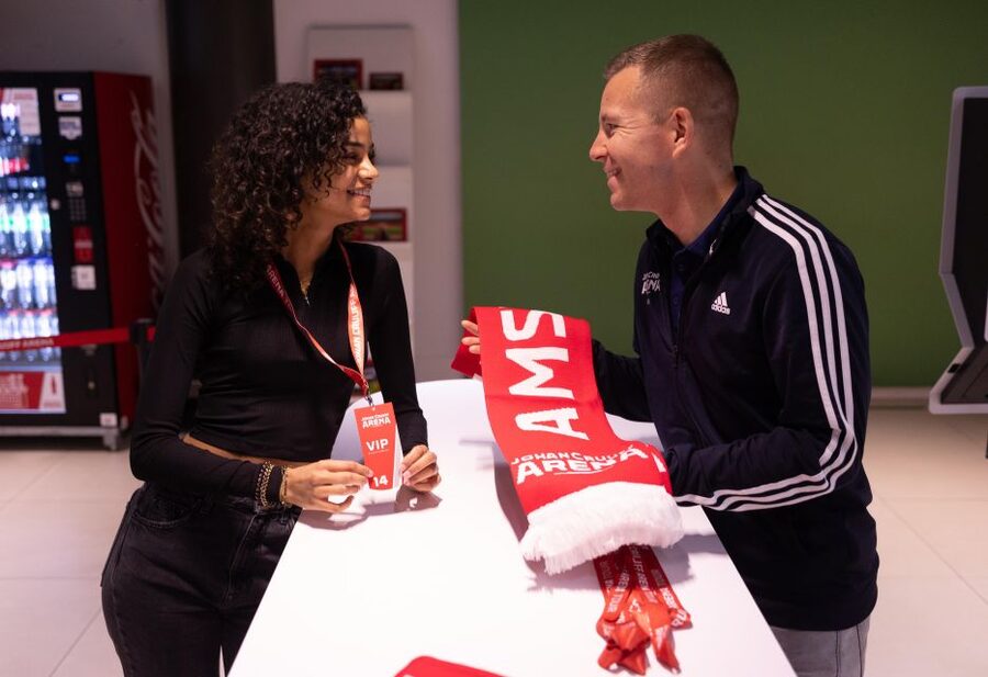 Amsterdam: VIP Johan Cruijff ArenA Tour with Drink and Scarf - How the guides shape the experience
