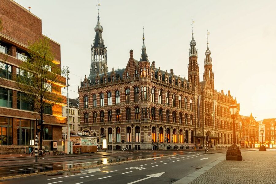 Amsterdam Walking Tour and Canal Cruise - The canal cruise is the calm finish