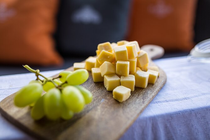 Amsterdam Walking Tour and Cruise with Drinks and Cheese Tasting - The one-hour open-boat cruise