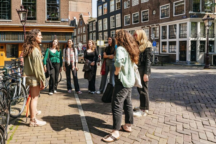 Amsterdam: Walking Tour, Jewish Museum & Synagogue Tickets - The Holocaust Memorial and museums bring the story forward