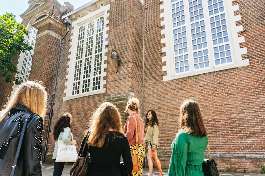 Amsterdam: Walking Tour, Jewish Museum & Synagogue Tickets - The Anne Frank walking tour connects the streets to the story