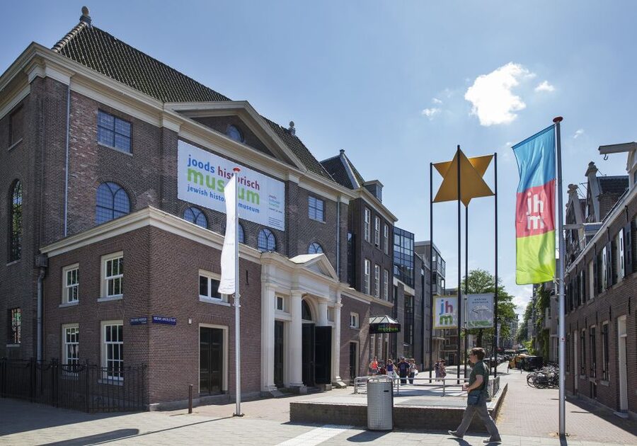 Amsterdam: Walking Tour, Jewish Museum & Synagogue Tickets - The Jewish Historical Museum puts daily life first