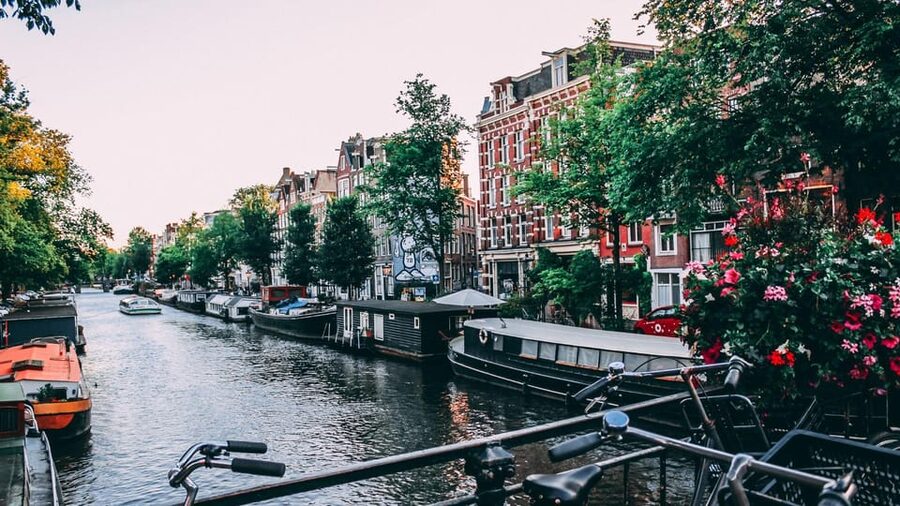 Amsterdam Walking Tour with a Local - A first walk through Amsterdam that adapts to you