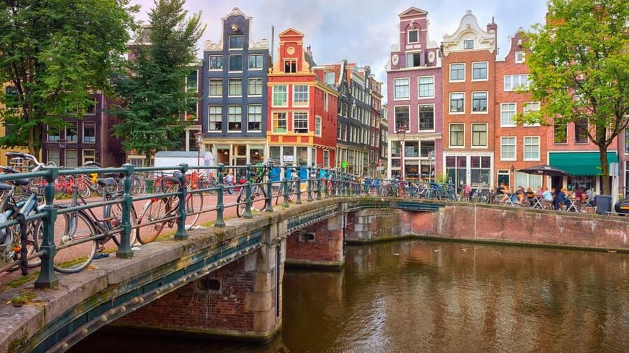 Amsterdam Walking Tour with a Local - What happens when you meet your local guide