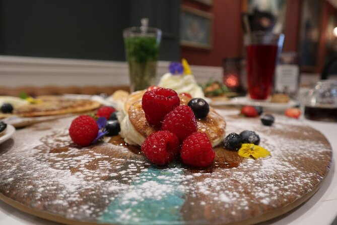 Amsterdam: Walking Tour with Dutch Pancake Lunch - Begijnhof: a quieter turn in the city
