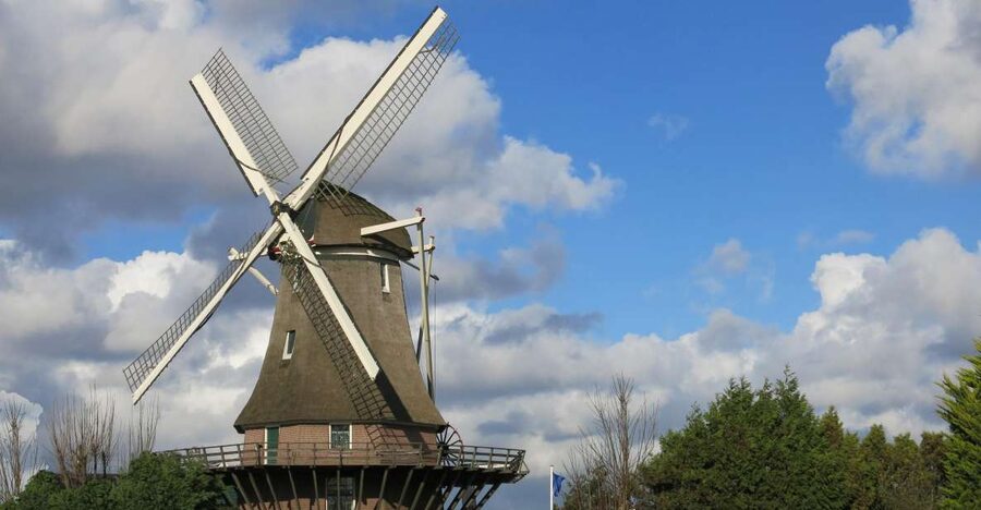 Amsterdam: Windmill Guided Tour - Following the guide through a working water pump