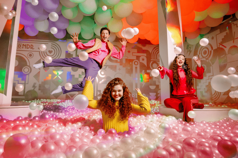 Amsterdam: WONDR Immersive Playground Experience Ticket - Karaoke booths, claw machines, and active rooms