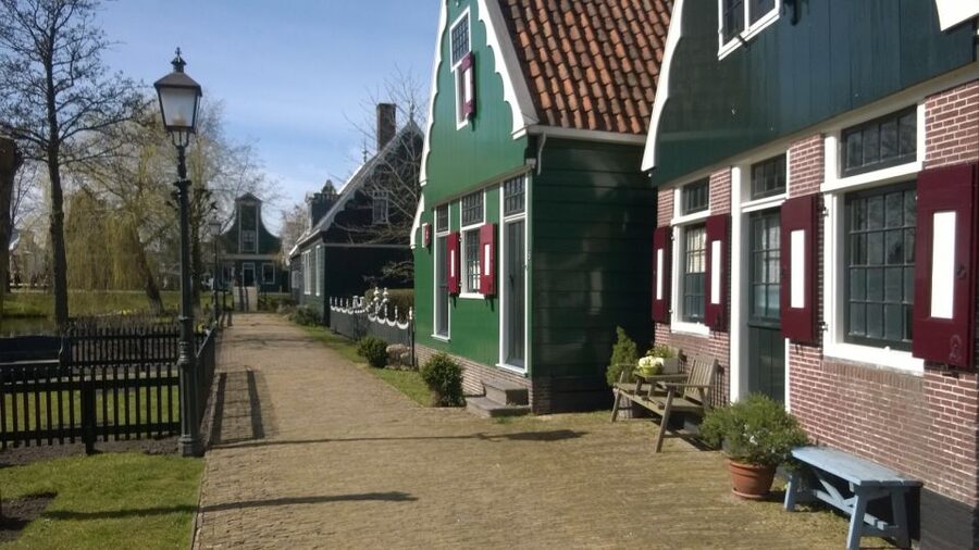 Amsterdam: Zaanse Schans 3-Hour Small Group Tour - Who should book this outing?