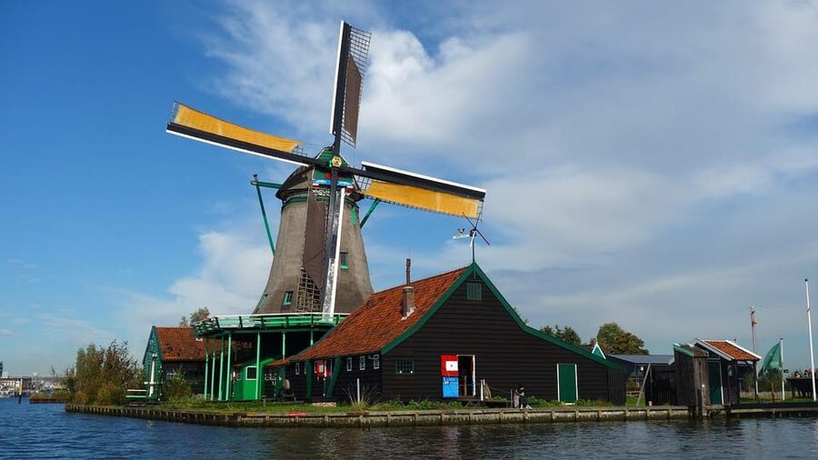 Amsterdam: Zaanse Schans, Windmills & Giethoorn Private Trip - Who will enjoy this private day most