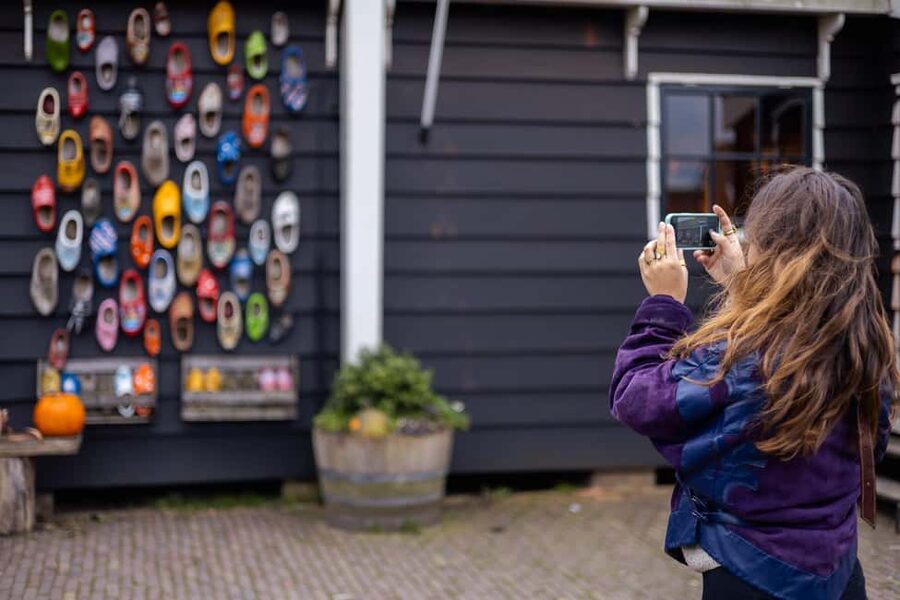 Amsterdam: Zaanse Schans windmills & Volendam Guided Tour - FAQ