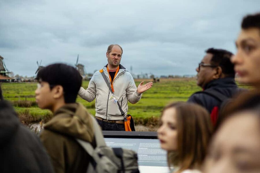 Amsterdam: Zaanse Schans windmills & Volendam Guided Tour - Clogs and cheese, the hands-on part of the day