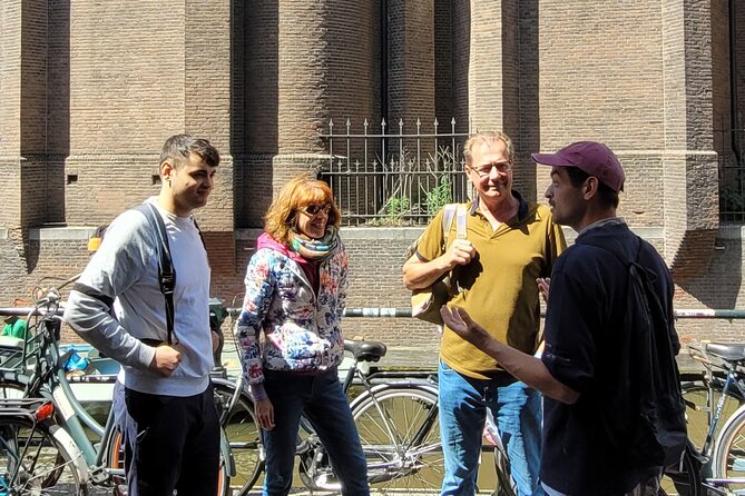 Anne Frank and Amsterdam Jewish History Walking Tour - Kattengat and the story behind a bar