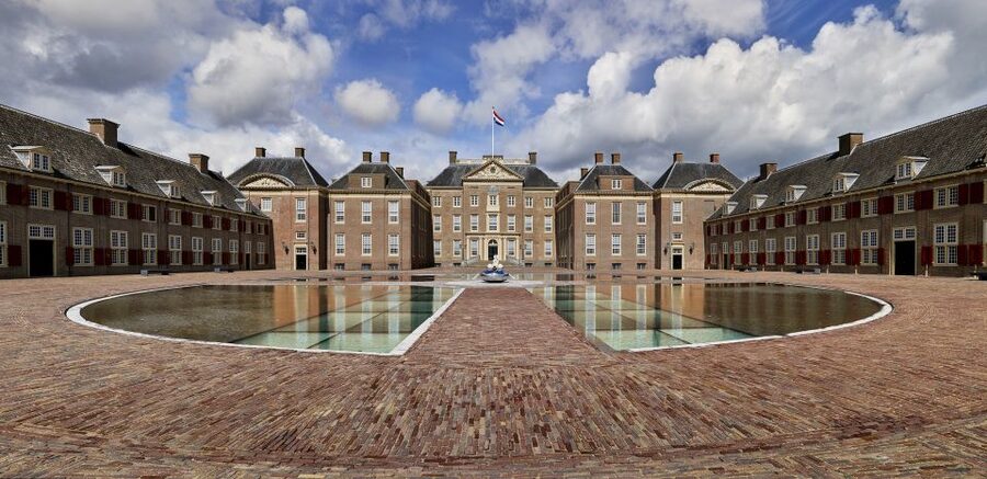 Apeldoorn: Het Loo Palace Entry Ticket - The palace rooms and the House of Orange-Nassau collection