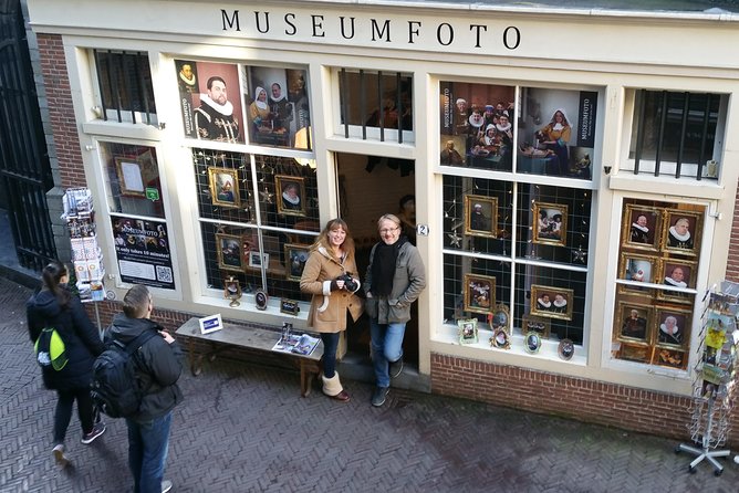 Become a Dutch Art Piece Photo Shoot in Amsterdam - Finding Museumfoto on Eggertstraat