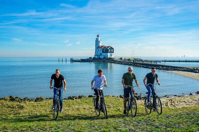 Bike rental Volendam - Explore the Countryside of Amsterdam - The first miles show how the Netherlands works