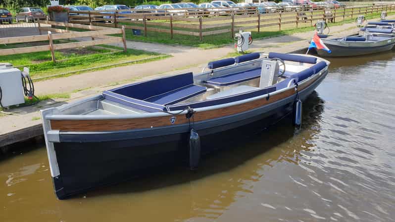 Boatrental 2 Hours 12 Person with Steeringwheel and cushions - Starting at Zuiderpad 14a