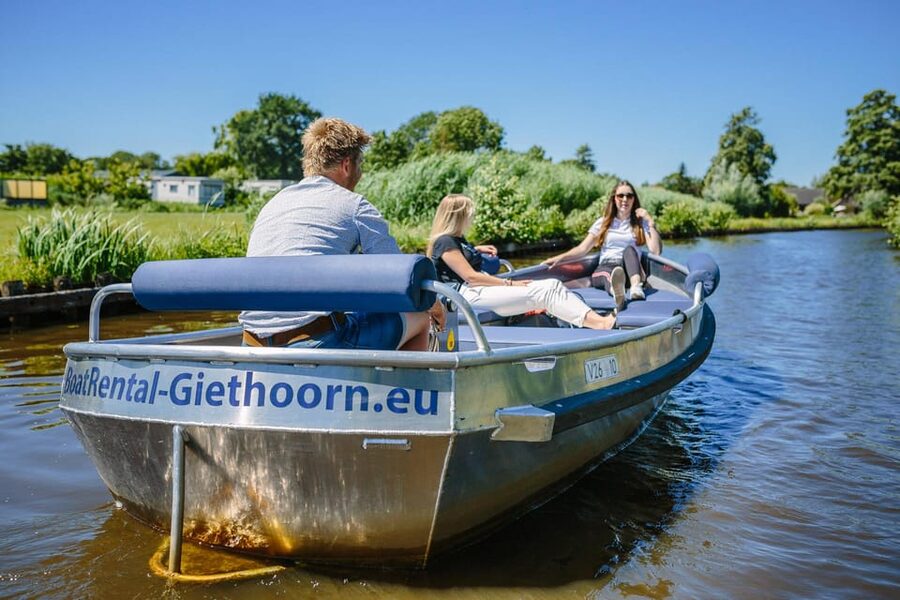 Boatrental 2 Hours 8 Person with Steeringwheel and cushions - A comfortable electric boat for eight