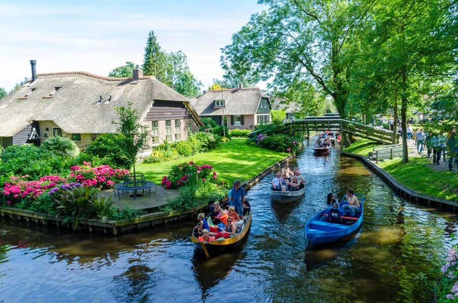 Boatrental 3 Hours 8 Person with Steeringwheel and cushions - Arriving with free parking and basic facilities