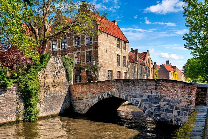 Bruges bus tour from Amsterdam - Bridges, canals, and the best photo stops