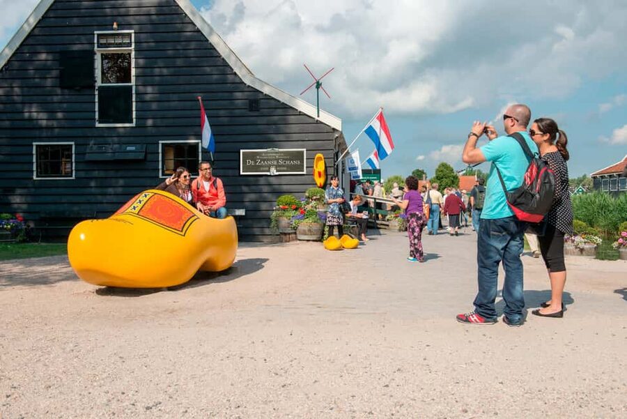 Brussels: Holland Keukenhof & Kinderdijk Guided Day Tour - Practical advice before you go