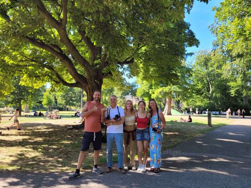 Centre The Hague On Foot with Wonderful Storyteller - 2hr - Noordeinde Palace and the Orange-Nassau story
