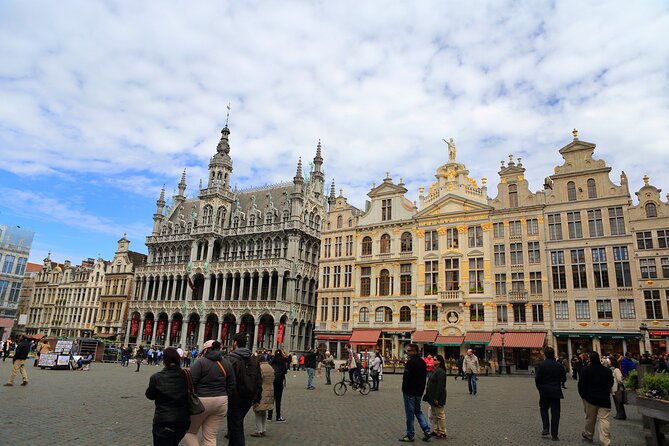 Charms of Brussels and Bruges Day Trip from Amsterdam - Brussels on foot: grand squares and comic heroes