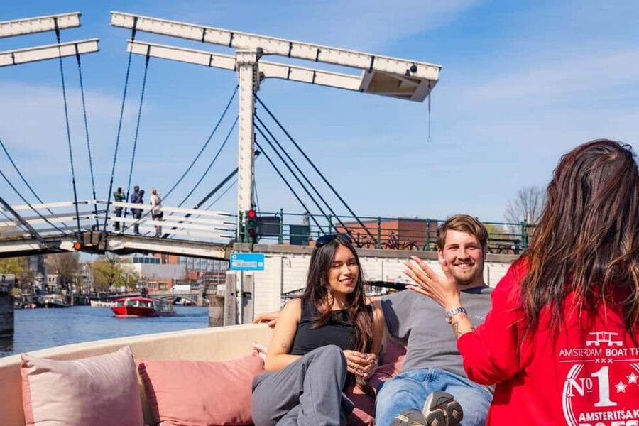CHEESE AND DRINKS TOUR: A TASTE OF AMSTERDAM ON THE CANALS - What the $36 price really covers