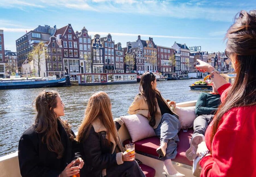 CHEESE AND DRINKS TOUR: A TASTE OF AMSTERDAM ON THE CANALS - Centraal Station and the changing waterfront
