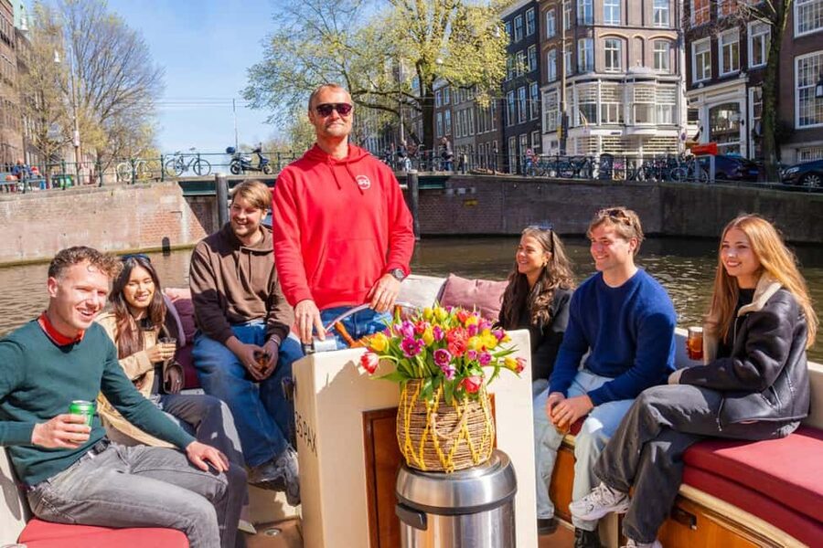 CHEESE AND DRINKS TOUR: A TASTE OF AMSTERDAM ON THE CANALS - Oude Kerk and the old center from water level