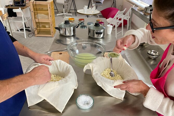 Cheese making workshop next to De Hallen, heart of Amsterdam - Making cheese beside De Hallen