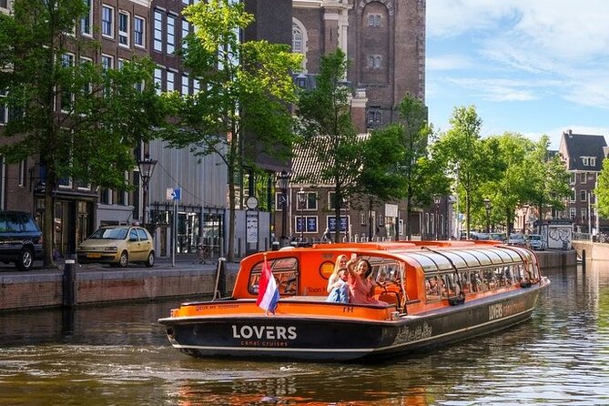 Combo Ticket: Xtracold Icebar Amsterdam and 1-Hour Canal Cruise - Entering the Icebar at minus 10°C