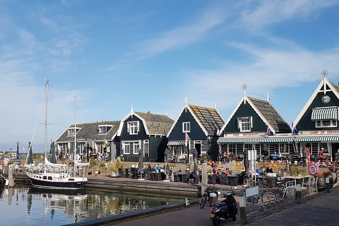 Countryside of Amsterdam Private tour - Three hours beside the water in Volendam