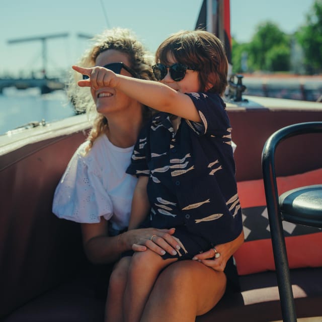 COZY AND FUN CANAL TOUR: A UNIQUE JOURNEY THROUGH AMSTERDAM - Grimburgwal and the return to the old center
