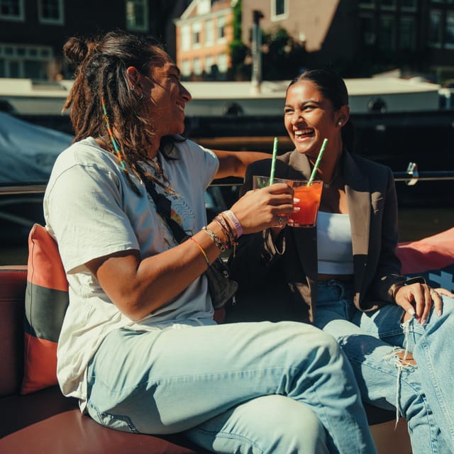 COZY AND FUN CANAL TOUR: A UNIQUE JOURNEY THROUGH AMSTERDAM - Amsterdam Centraal and the change in city scenery